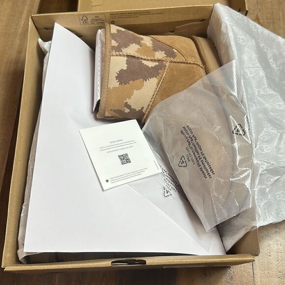 UGG CLASSIC MINI JAGGED CAMO BOOTS - Picture 9 of 9